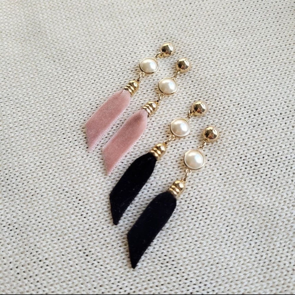 ⚡️BOGO 50% Off⚡️ Velvet drop earrings